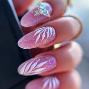 Efektowna stylizacja paznokci z błyszczącym wykończeniem – kurs manicure hybrydowego