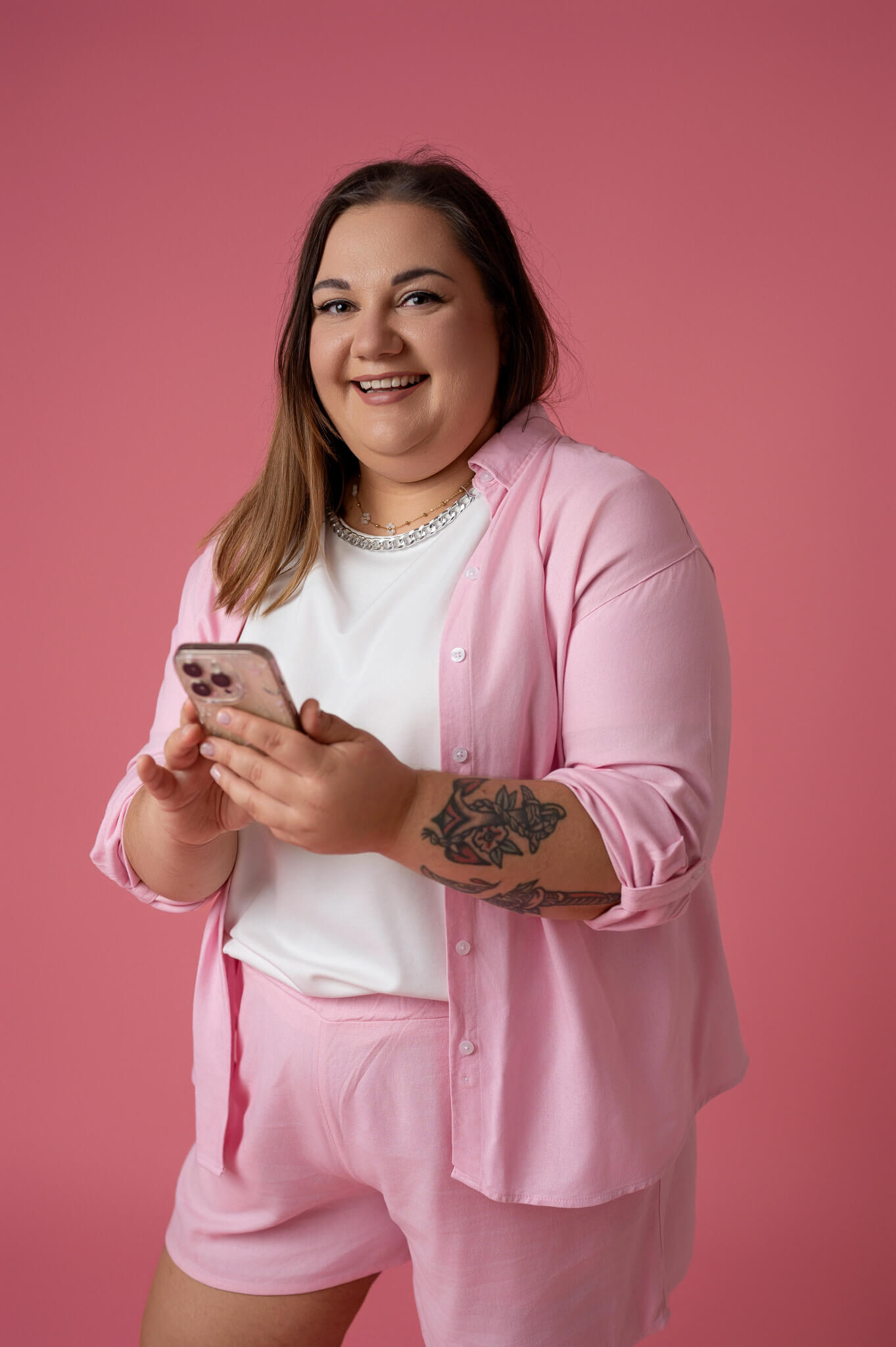 Na zdjęciu Paula Marek Nails - instruktorka prowadząca swoje social media, gdzie dzieli się poradami odnośnie stylizacji paznokci
